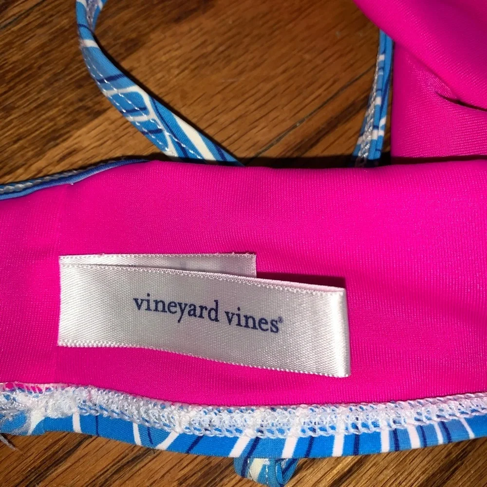 Vineyard Vines Abstract Leaf Halter Bikini Top Girl’s size Small